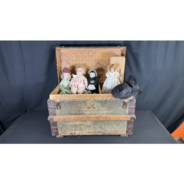 ANTIQUE TRUNK W/ PORCELAIN DOLLS & TEDDY BEARS
