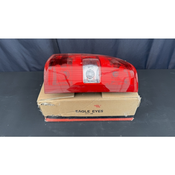 TAILLIGHT ASSEMBLY LEFT SIDE 2007-2013 CHEVY SILVERADO