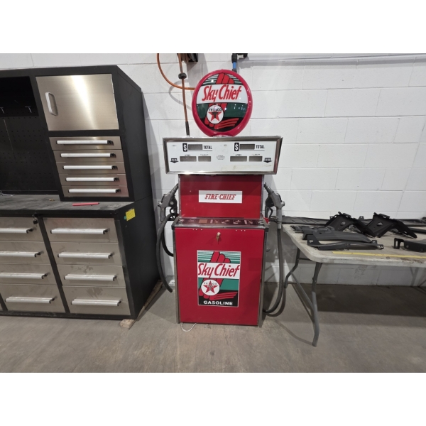 NO RESERVE VINTAGE SKY CHIEF GAS PUMP