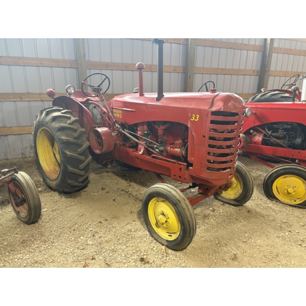MASSEY-HARRIS 33