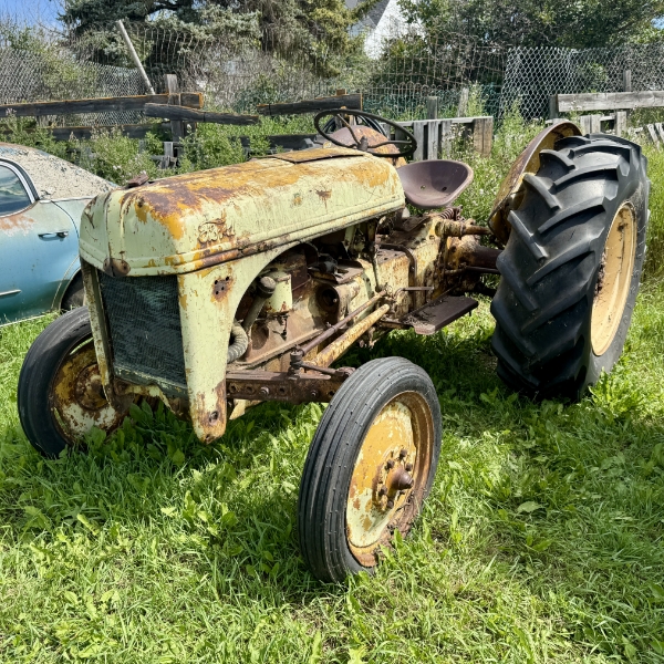 19 - NO RESERVE - 1949? FORD 8N ACREAGE TRACTOR