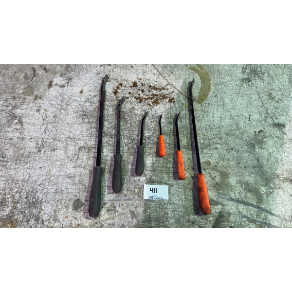 Set of Prybars